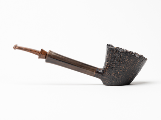 La Biota Sandblasted Dublin Sitter Tobacco Pipe (Horn Accent) - Image 2