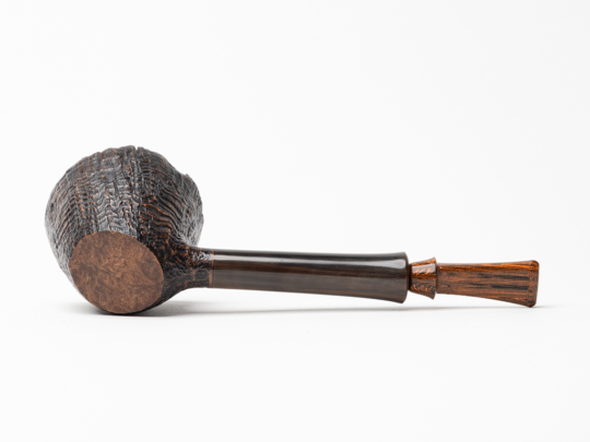 La Biota Sandblasted Dublin Sitter Tobacco Pipe (Horn Accent) - Image 4