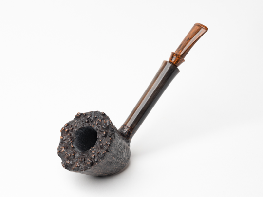 La Biota Sandblasted Dublin Sitter Tobacco Pipe (Horn Accent) - Image 5